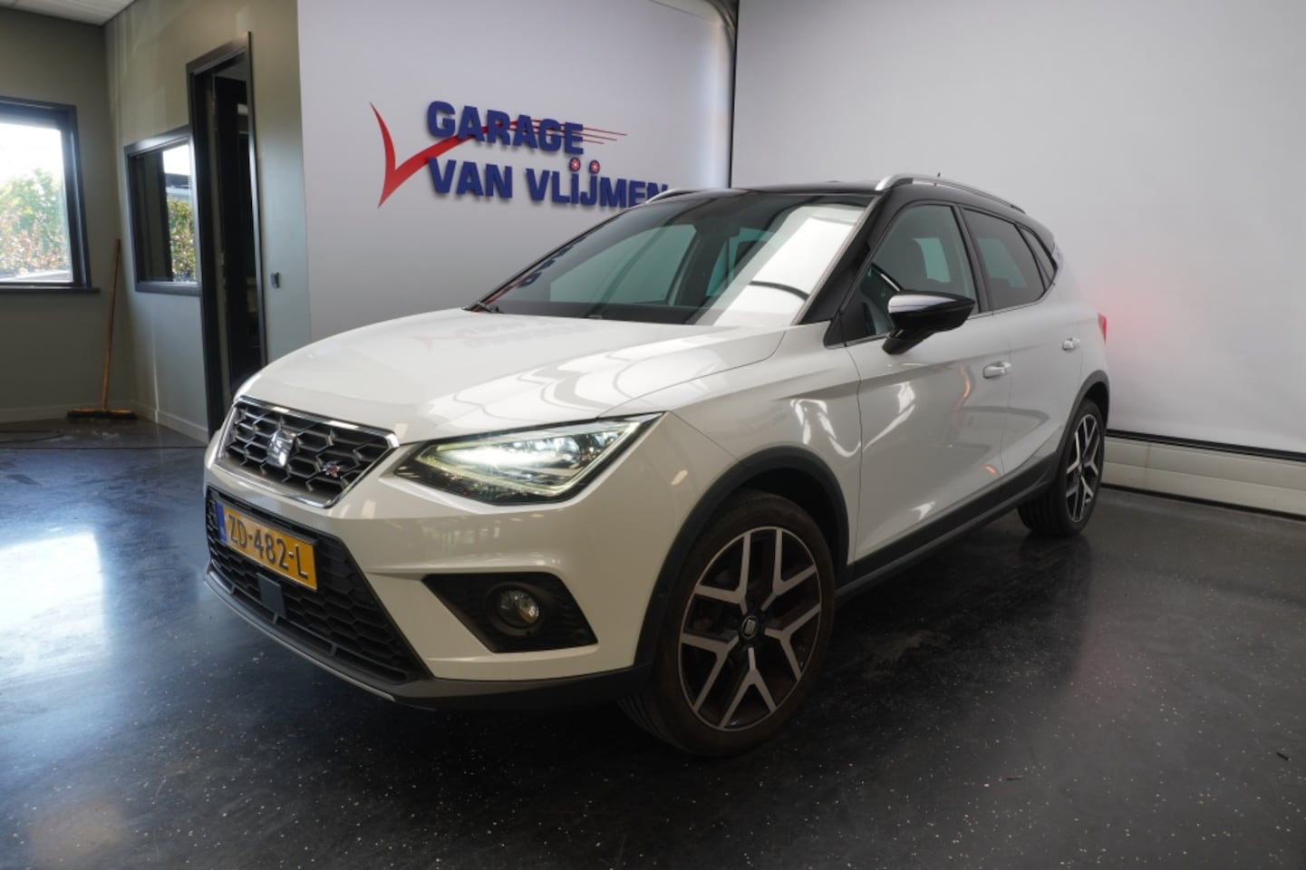 SEAT Arona - 1.5 TSI FR Business Intense Camera ACC Trekhaak LED - AutoWereld.nl