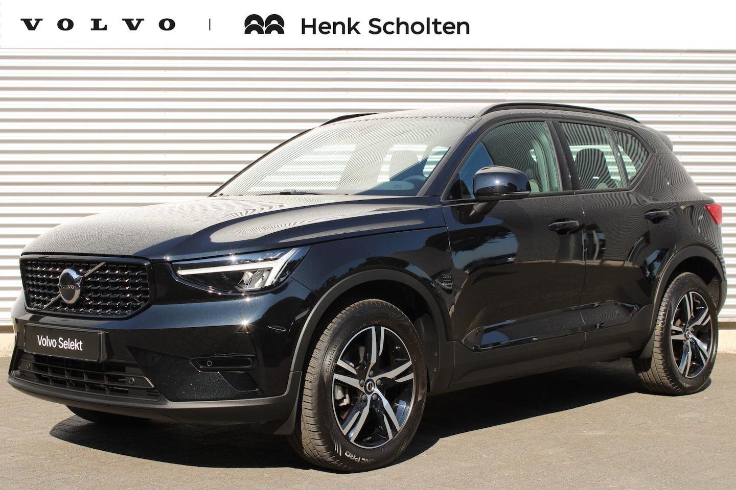 Volvo XC40 - 2.0 B4 Mild Hybrid Plus Dark | Trekhaak Semi-Elektrisch Inklapbaar | Elektrisch Verstelbar - AutoWereld.nl