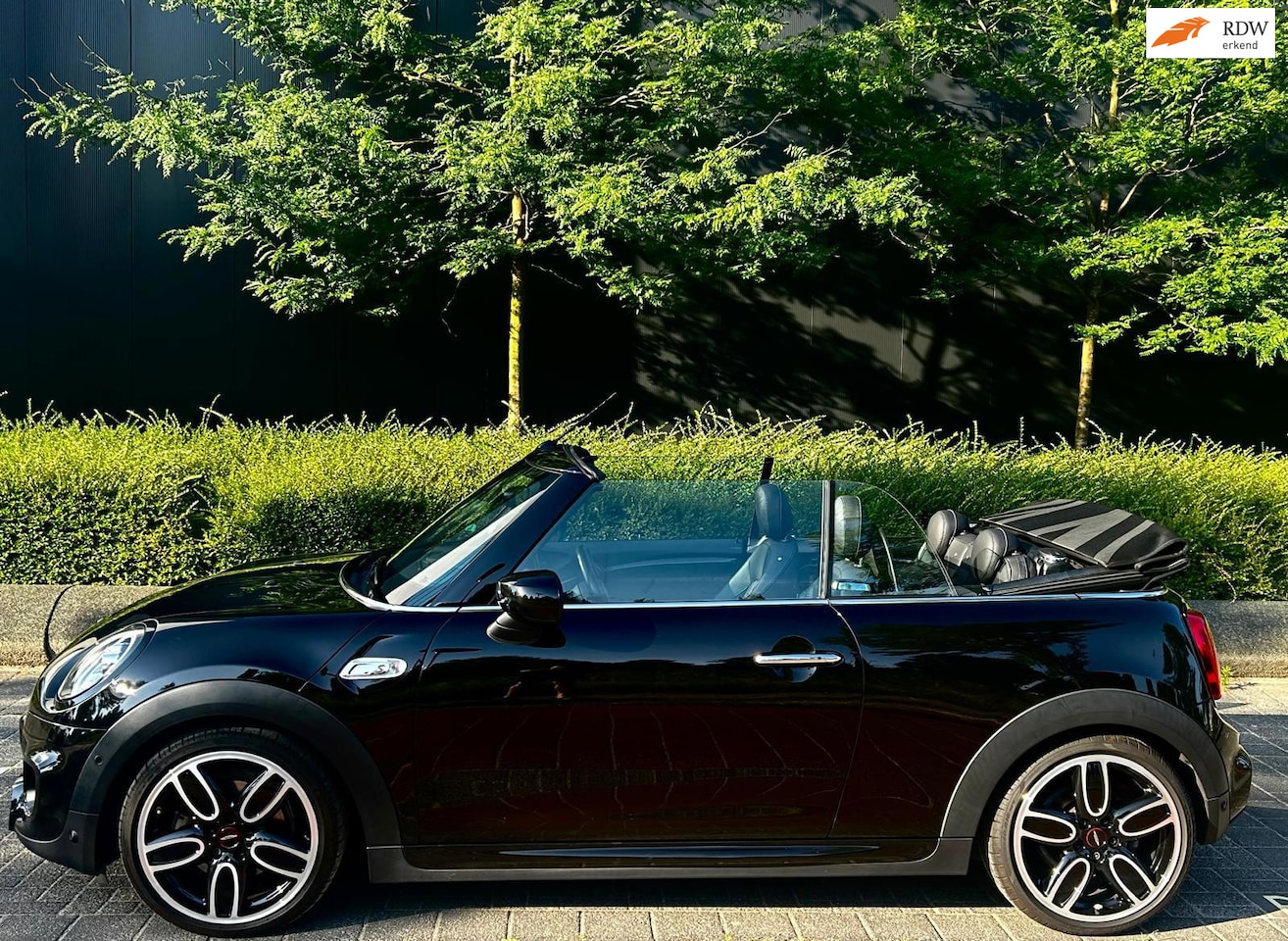 MINI Cabrio - 2.0 Cooper S | JCW | Leder | Navi | HuD | Harman Kardon | Carplay - AutoWereld.nl