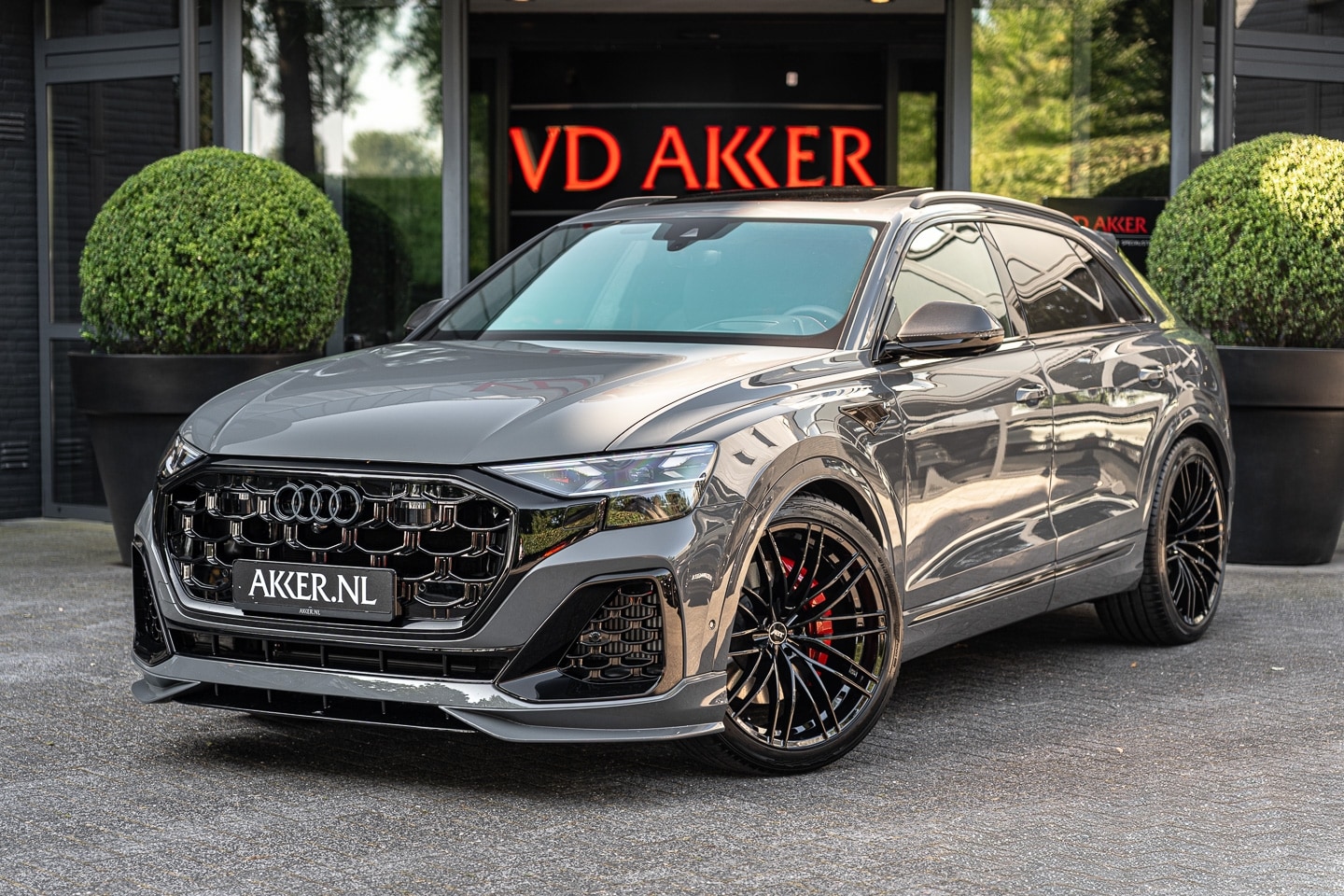 Audi Q8 - 60 TFSIe Np. 194k | ABT Aero | Alc. Hemel | 4WSturing | Massage | Rode Stiksels - AutoWereld.nl