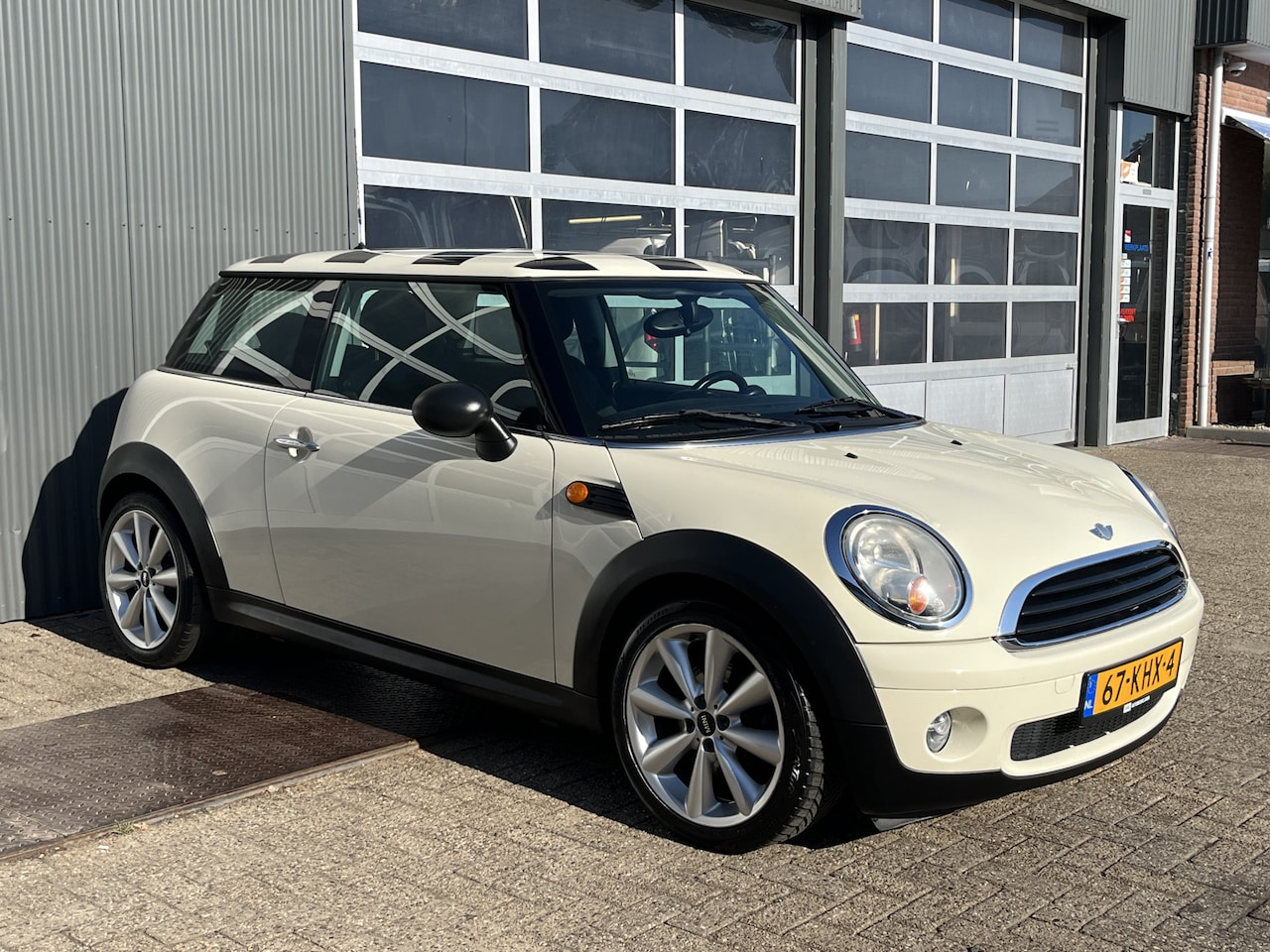 MINI One - 1.4 Business Line Airco Cruise control Stuurwielbediening Radio - AutoWereld.nl