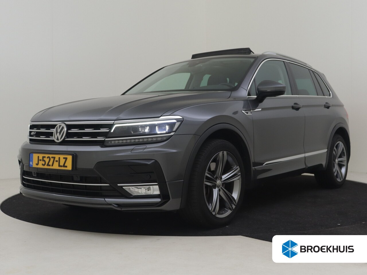 Volkswagen Tiguan - 2.0 TSI 4Motion Highline 180 PK DSG/AUTO | 4 Motion | Panoramadak elect | Trekhaak | App c - AutoWereld.nl