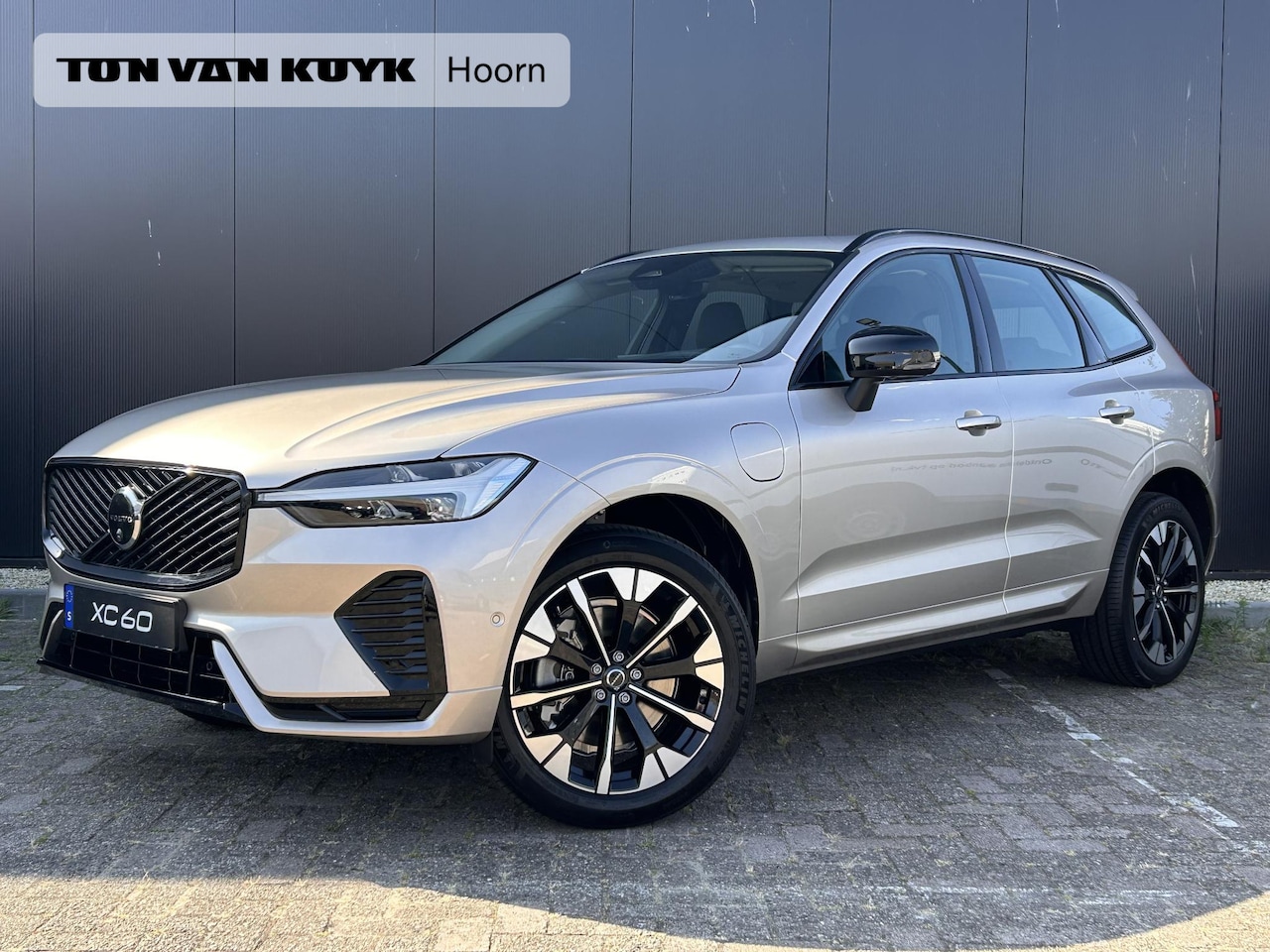 Volvo XC60 - 2.0 T6 Plug-in hybrid AWD Ultra Bright panoramadak / head-up display / 360 graden camera - AutoWereld.nl