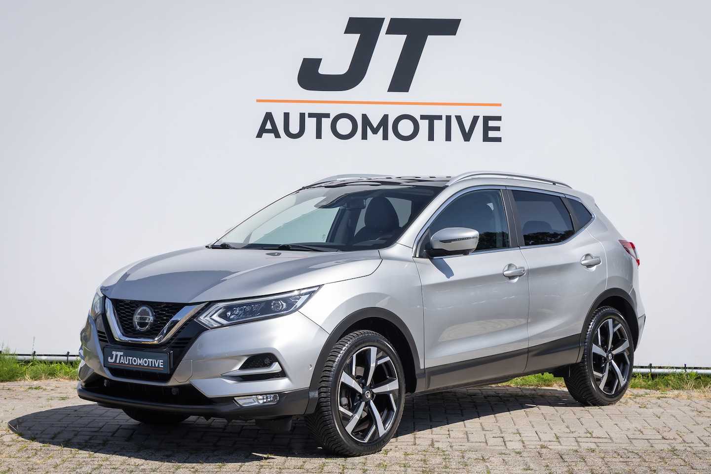Nissan Qashqai - 1.3 DIG-T Tekna + nlauto Pano | Stoelverwarming | Elektrische stoel | 360 Camera | PDC | H - AutoWereld.nl