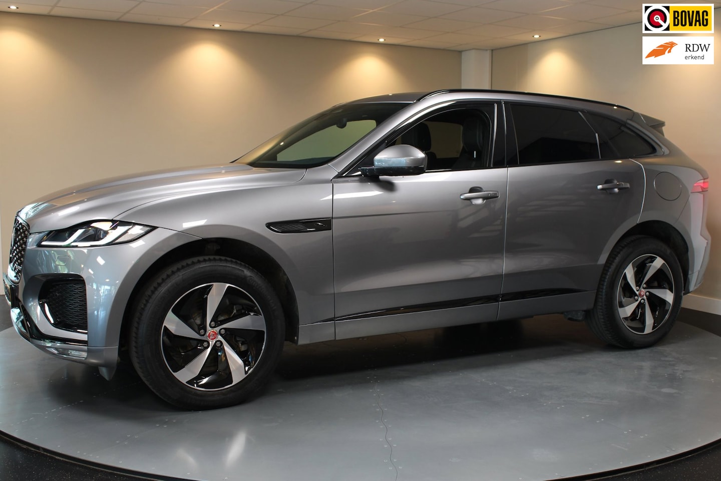 Jaguar F-Pace - 2.0 P400e PHEV R-Dynamic *404Pk! Dealer OH|Meridian|Memory|Elektr.trekhaak/achterklep|Adap - AutoWereld.nl