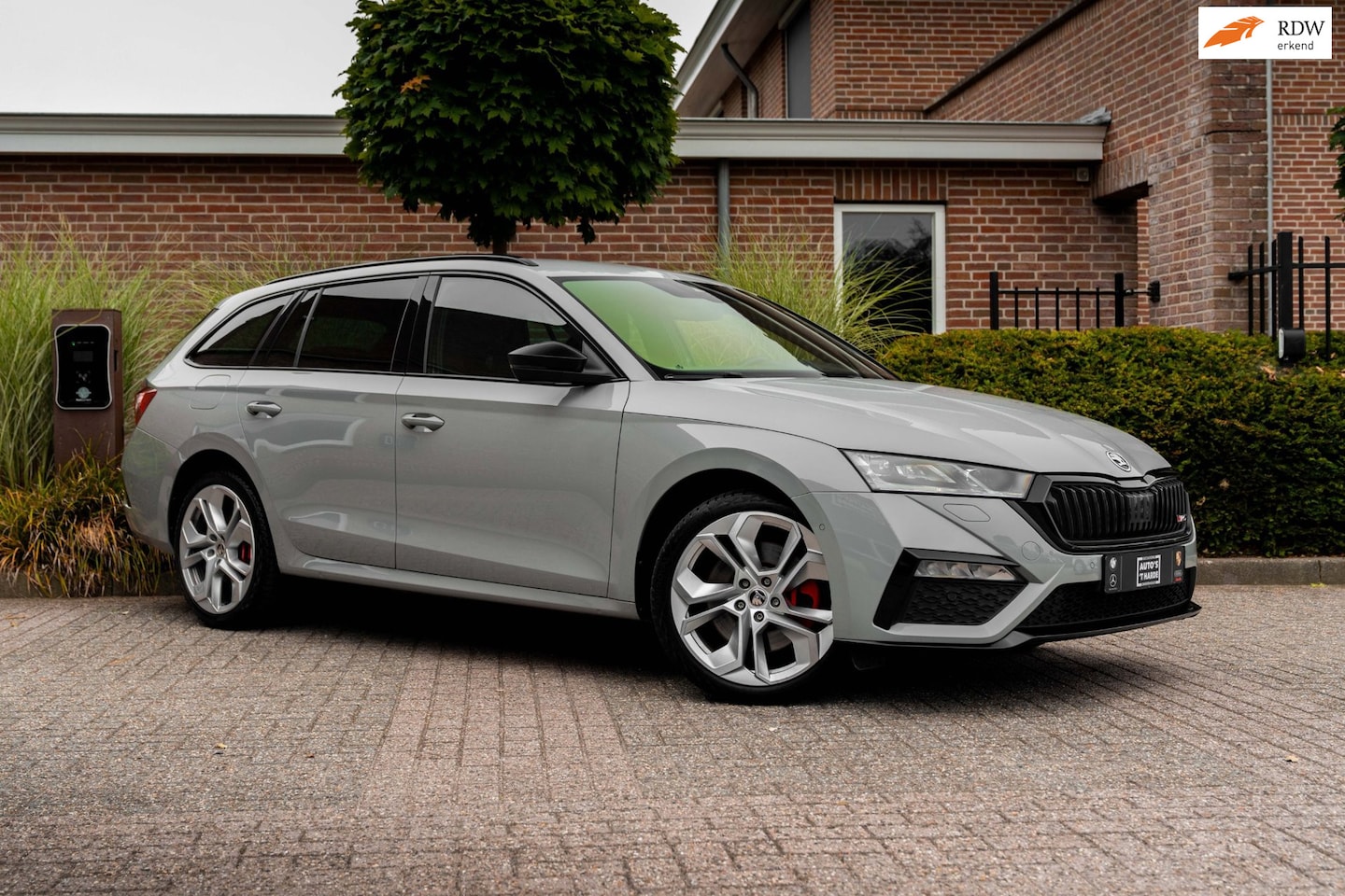 Skoda Octavia Combi - 1.4 TSI RS iV PHEV Business 245 PK ACC Keyless Elek.Klep Camera 19'' - AutoWereld.nl