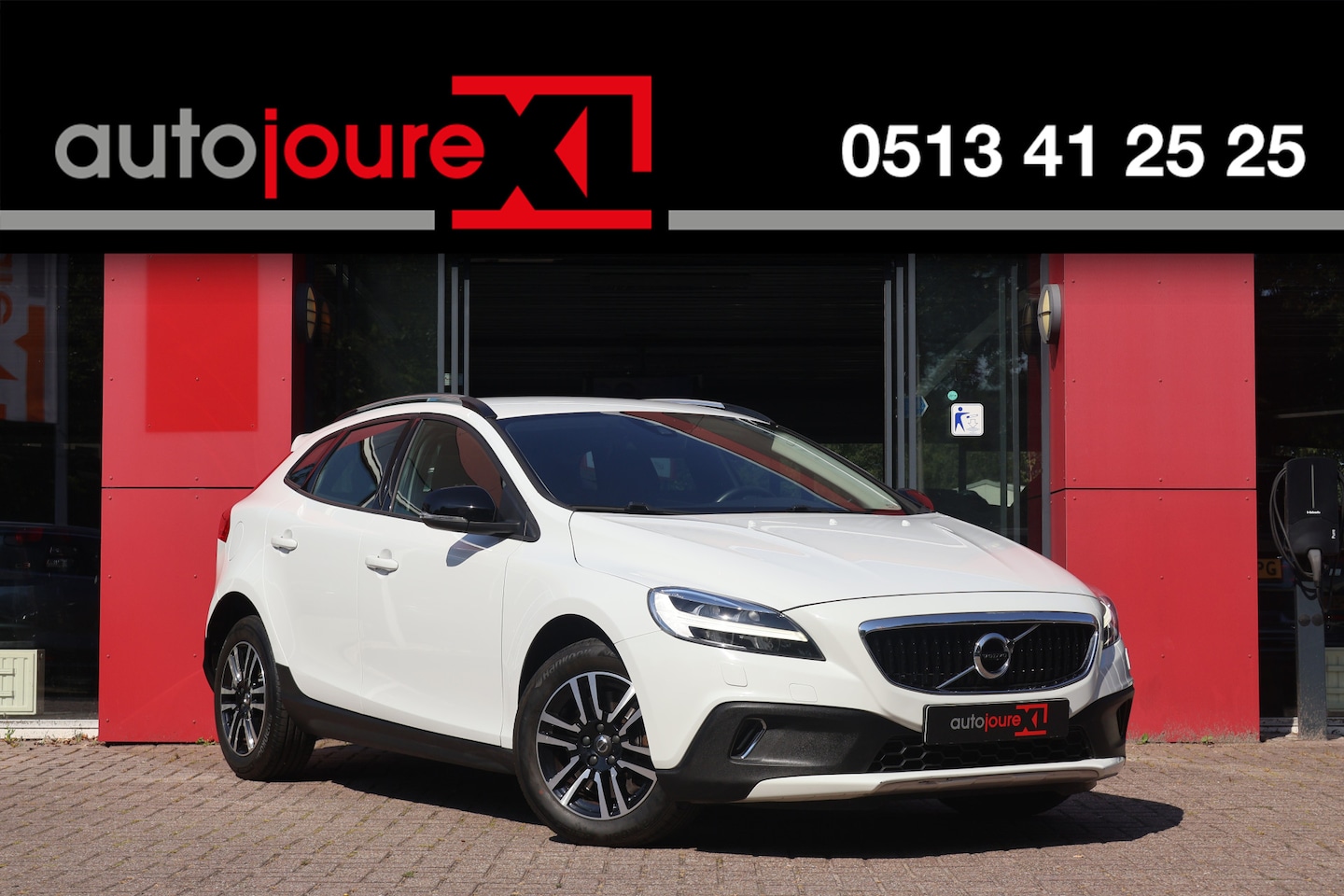 Volvo V40 Cross Country - 1.5 T3 153pk Nordic+ Automaat | Trekhaak | Full LED | Navigatie | Climate | - AutoWereld.nl