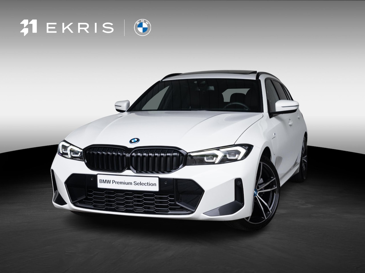 BMW 3-serie Touring - 320e | M Sportpakket | Travel Pack | 19 inch | Glazen panoramadak | HiFi | Sportstoelen - AutoWereld.nl