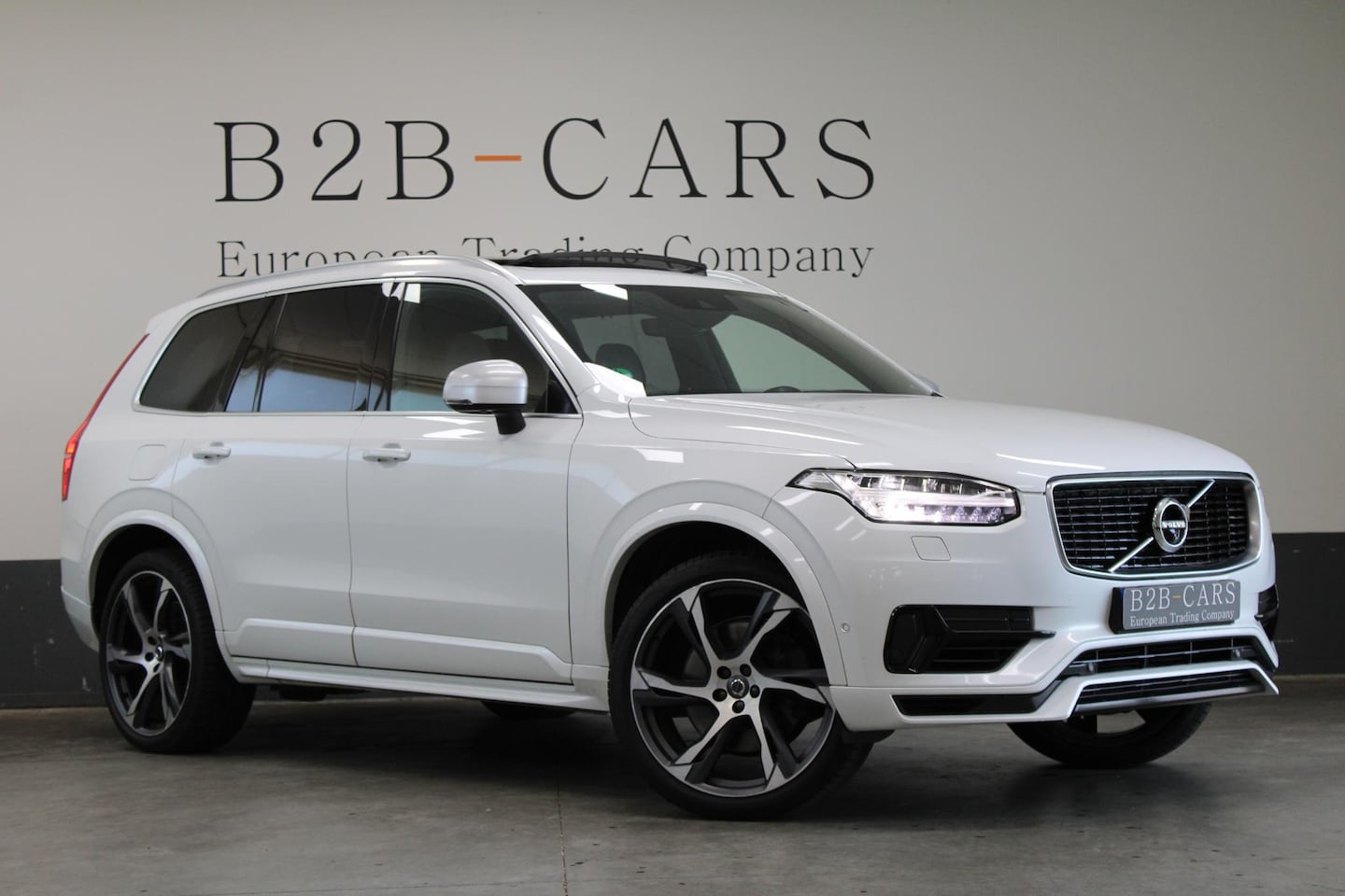 Volvo XC90 - 2.0 T8 Twin Engine AWD R-Design | 7p | Panorama | Leder | Head-up | - AutoWereld.nl