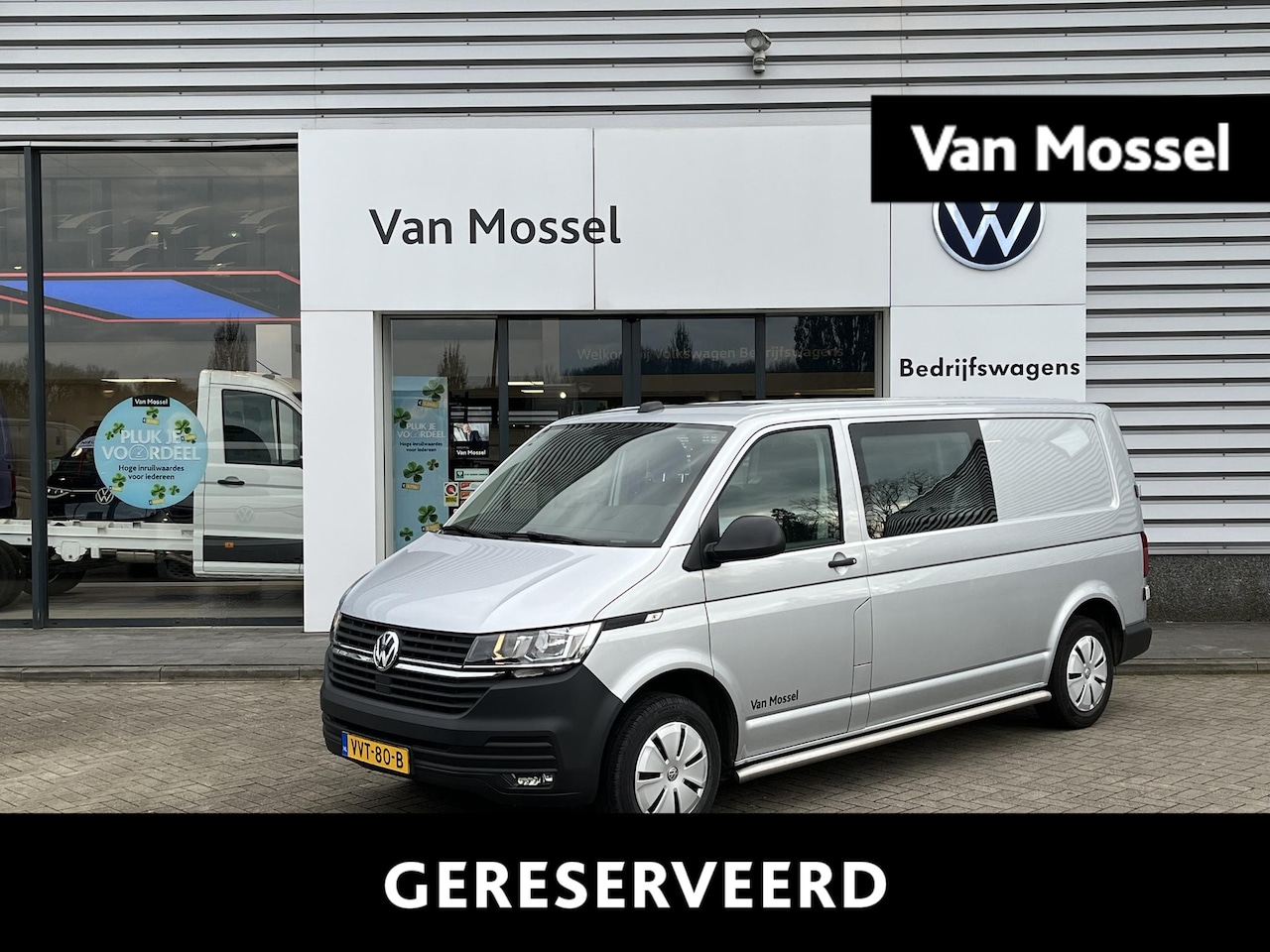 Volkswagen Transporter - 2.0 TDI L2H1 150 PK | Airco | Trekhaak | Achteruitrijcamera | Navigatie | Parkeerhulp acht - AutoWereld.nl