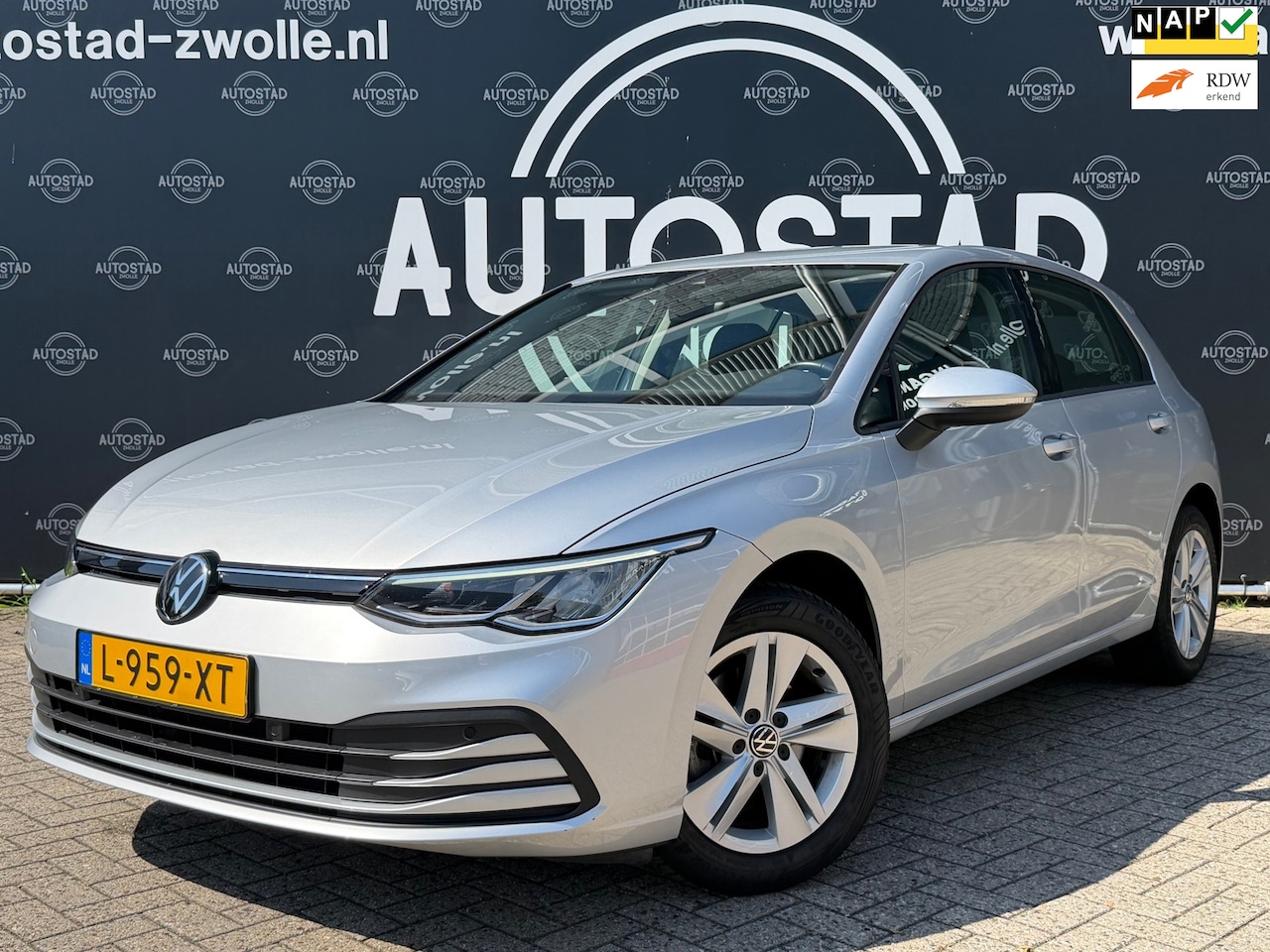 Volkswagen Golf - 1.0 eTSI Life Automaat / NL-Auto / Virtual Cockpit / NAP / APK / Airco / Navi - AutoWereld.nl