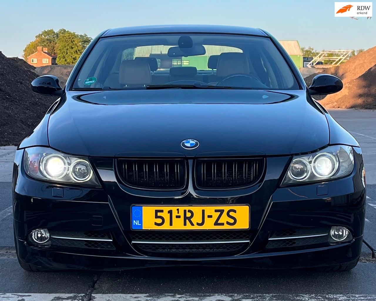 BMW 3-serie - 325i Dynamic Executive M PAKKET AUTOMAAT BOMVOL CREME LEER APK NIEUW 6 CILINDER 19 INCH M - AutoWereld.nl