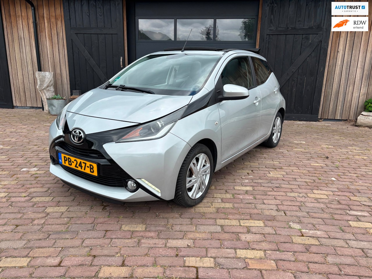 Toyota Aygo - 1.0 VVT-i x-clusiv 1.0 VVT-i x-clusiv, CABRIO DAK. - AutoWereld.nl