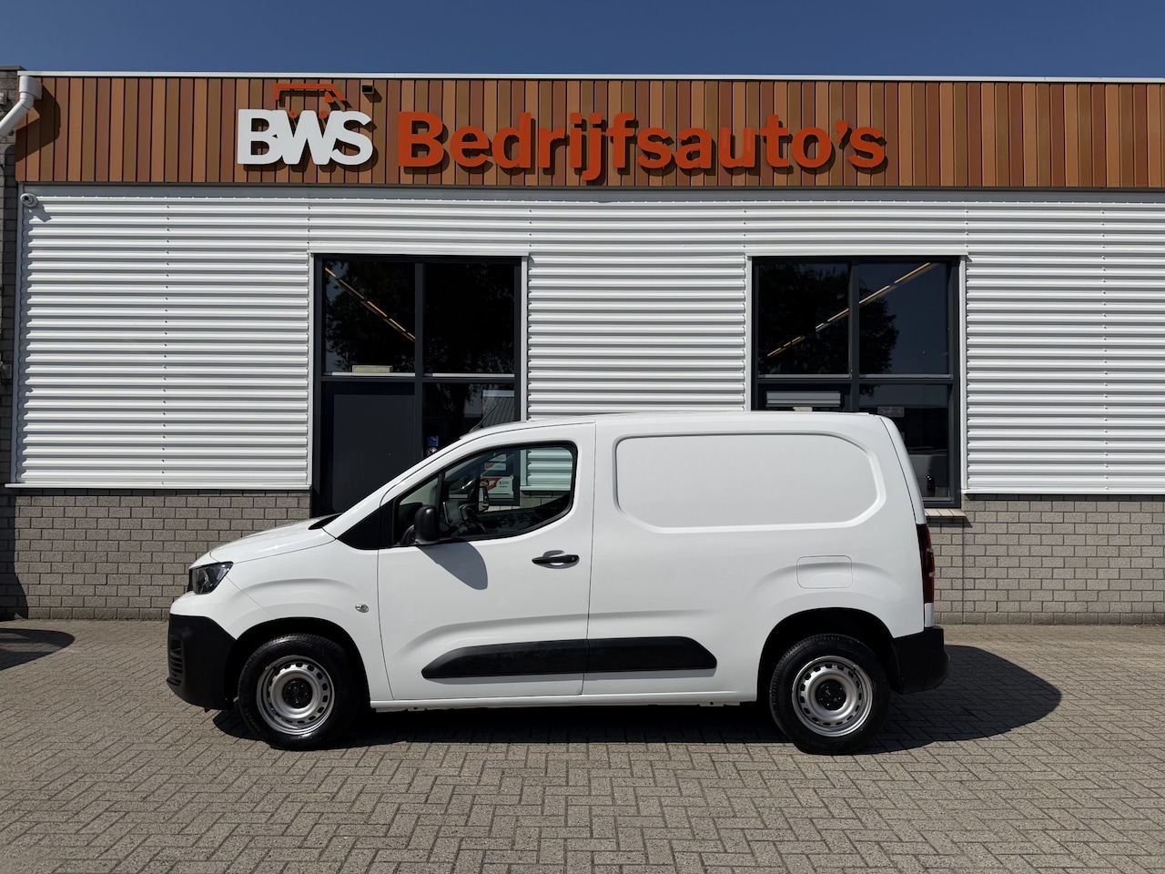 Peugeot Partner - 1.2 PureTech Premium / vaste prijs rijklaar € 11.750 ex btw / lease vanaf € 198 / airco / - AutoWereld.nl