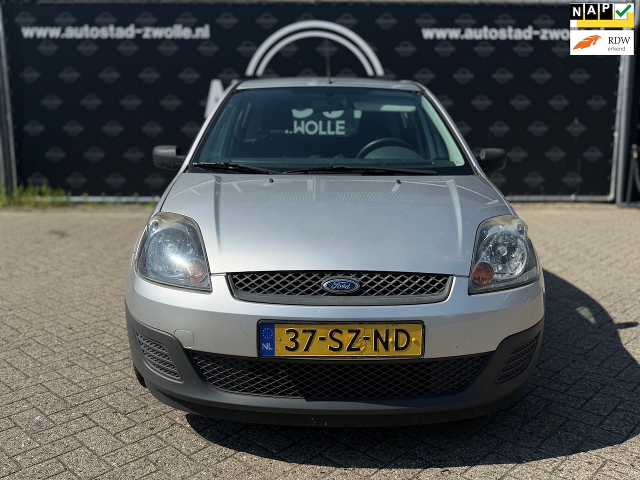 Ford Fiesta - 1.3-8V Champion NL-Auto / 2e Eigenaar / NAP / Airco / APK - AutoWereld.nl