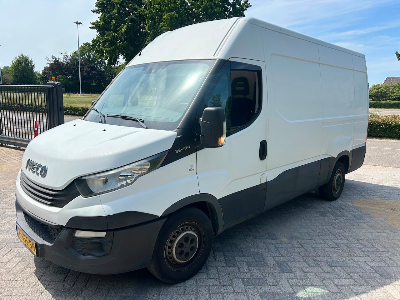 Iveco Daily - 35S16V 2.3 352 H2 L 35S16V 2.3 352 H2 L AutoM - AutoWereld.nl