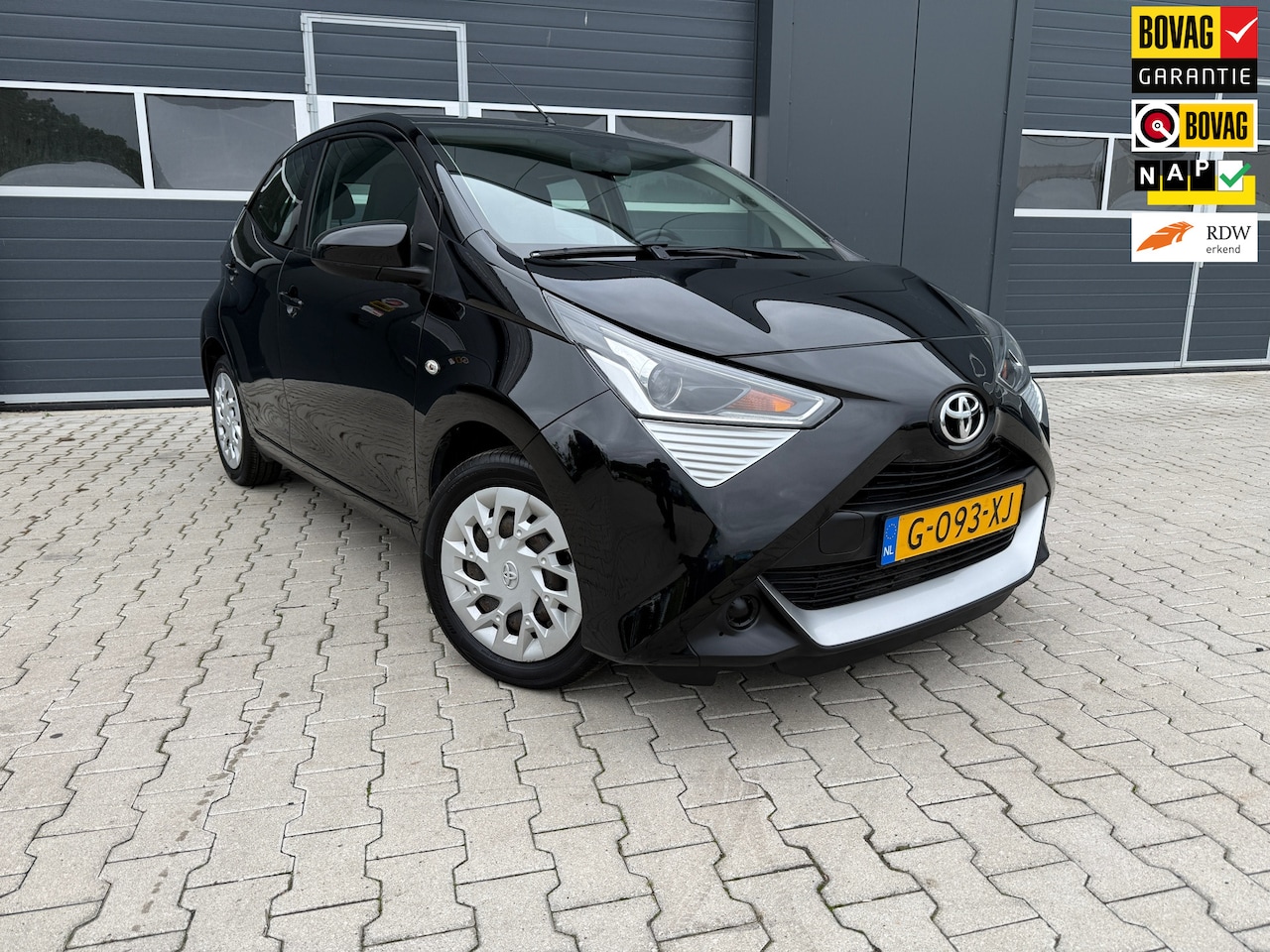 Toyota Aygo - 1.0 VVT-i x-play CAMERA CARPLAY - AutoWereld.nl