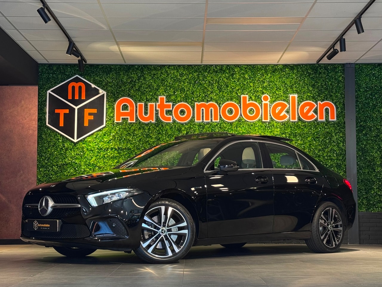 Mercedes-Benz A-klasse - 250 e Business Sol. |218 PK|PANO|ACC|SFEERVERLICHTING|CAMERA - AutoWereld.nl