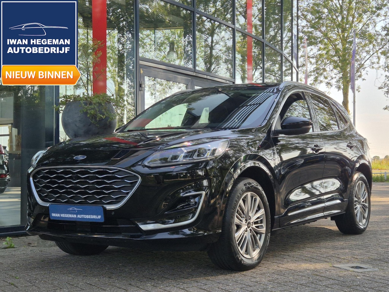 Ford Kuga - 2.5 PHEV Vignale | SOH 85% | Schuif/kantel dak | Leer | Navigatie | Stuur + Stoel + voorru - AutoWereld.nl