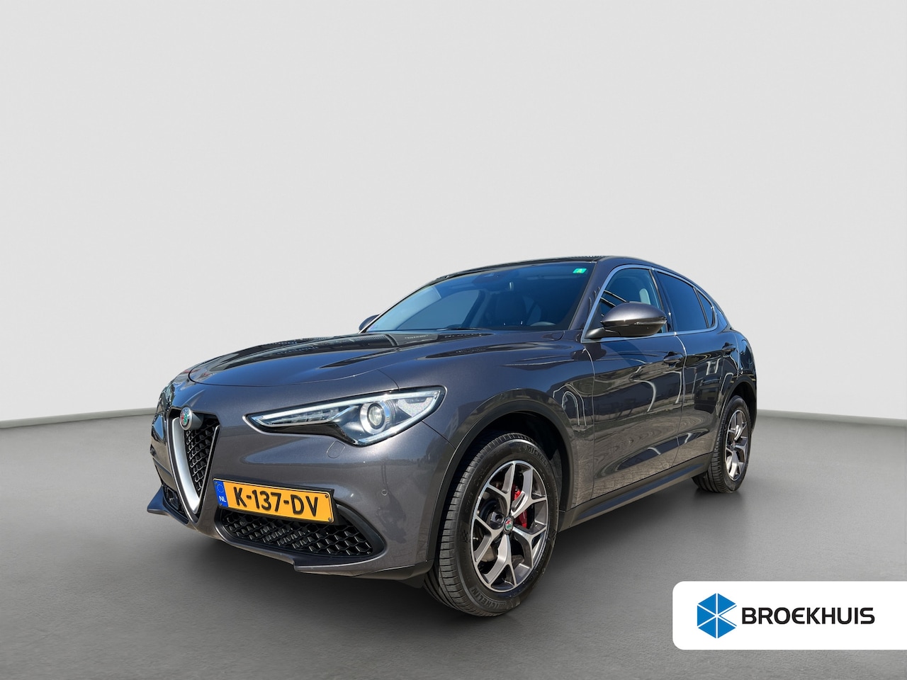 Alfa Romeo Stelvio - 2.0 T 200pk AWD Super | 19'' velgen | Navigatie | Active suspension | Carplay | Elektrisch - AutoWereld.nl