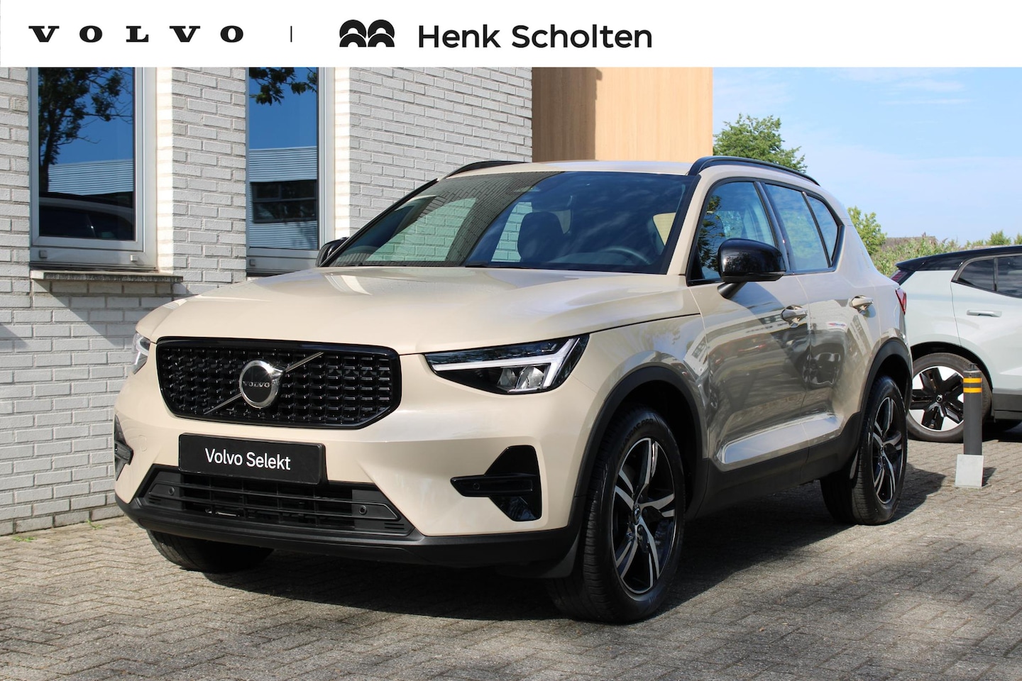 Volvo XC40 - 2.0 B4 Plus Dark | Apple carplay/ Android auto | Electronic climate control | 18" lichtmet - AutoWereld.nl