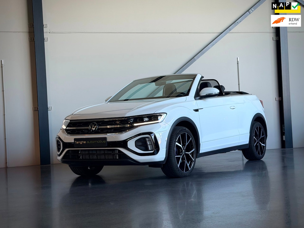 Volkswagen T-Roc Cabrio - 1.5 TSI R-Line 1.5 TSI R-Line, ACC, Leer, Camera, Windscherm, 19" - AutoWereld.nl