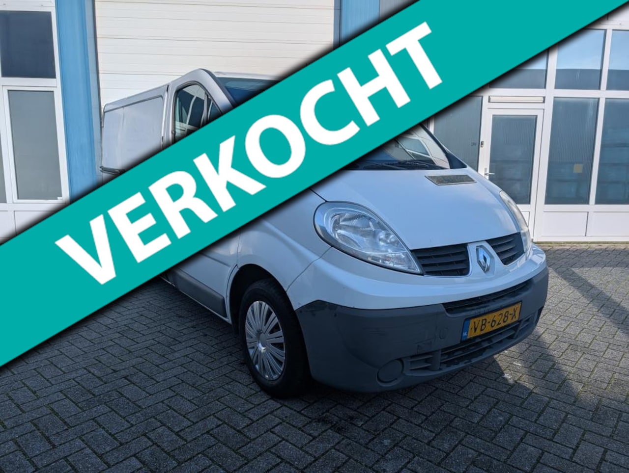 Renault Trafic - 2.0 dCi T27 L1H1 Eco Black Edition | Airco | Cruise | Navi | 2013 - AutoWereld.nl