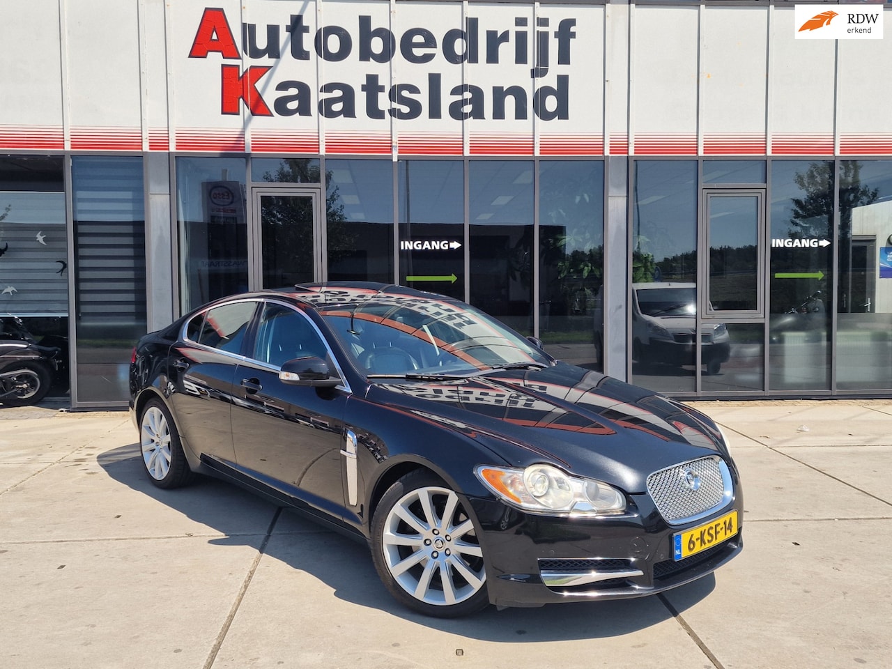 Jaguar XF - 4.2 V8 Premium Luxury 300 PK - Leder - Camera - Open Dak - Xenon - AutoWereld.nl