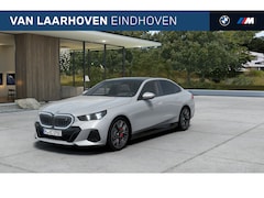 BMW i5 - eDrive40 M Sport / Panoramadak / Parking Assistant Plus / Adaptieve LED / Stoelventilatie