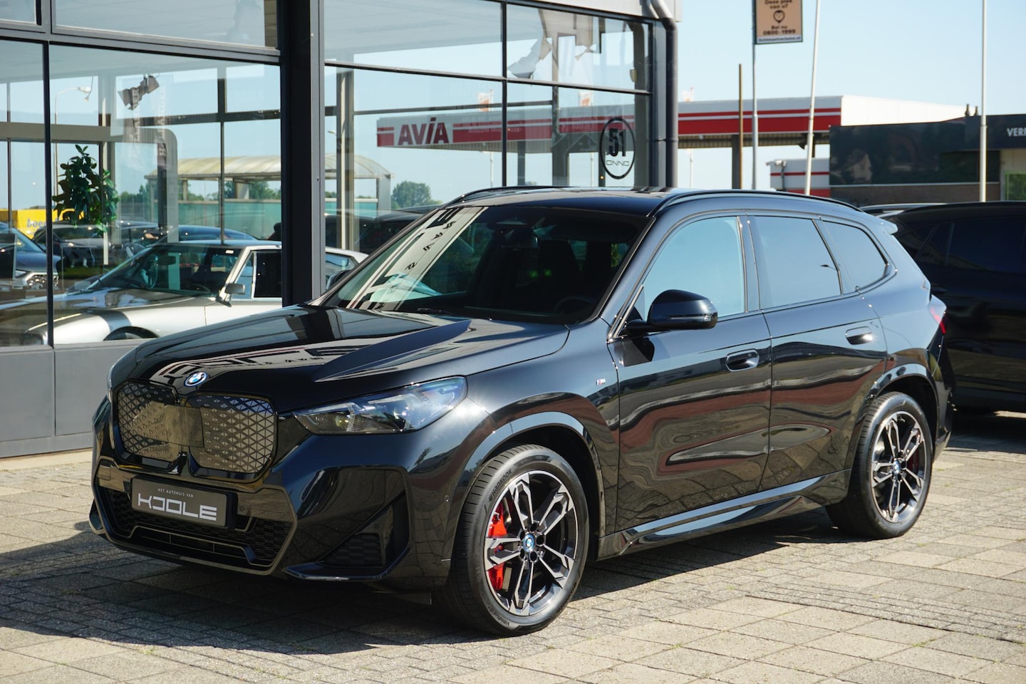 BMW iX1 - eDrive20 67 kWh M Sport Edition | PANO | Trekhaak - AutoWereld.nl