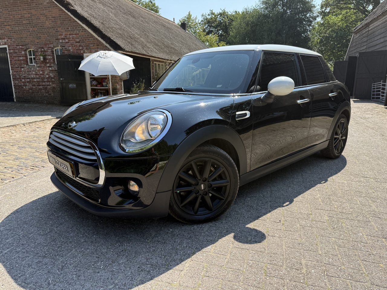 MINI John Cooper Works - Mini 1.5 Pepper. ,JCW int ! multi media,cruise. Zeer mooi !! - AutoWereld.nl