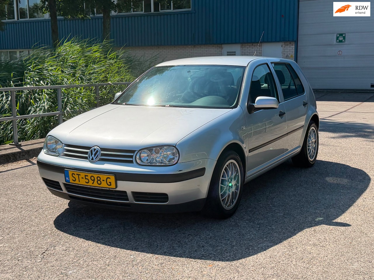 Volkswagen Golf - 1.6 Sportline Automaat! Airco! 5DRS 1 jaar APK! PDC! - AutoWereld.nl