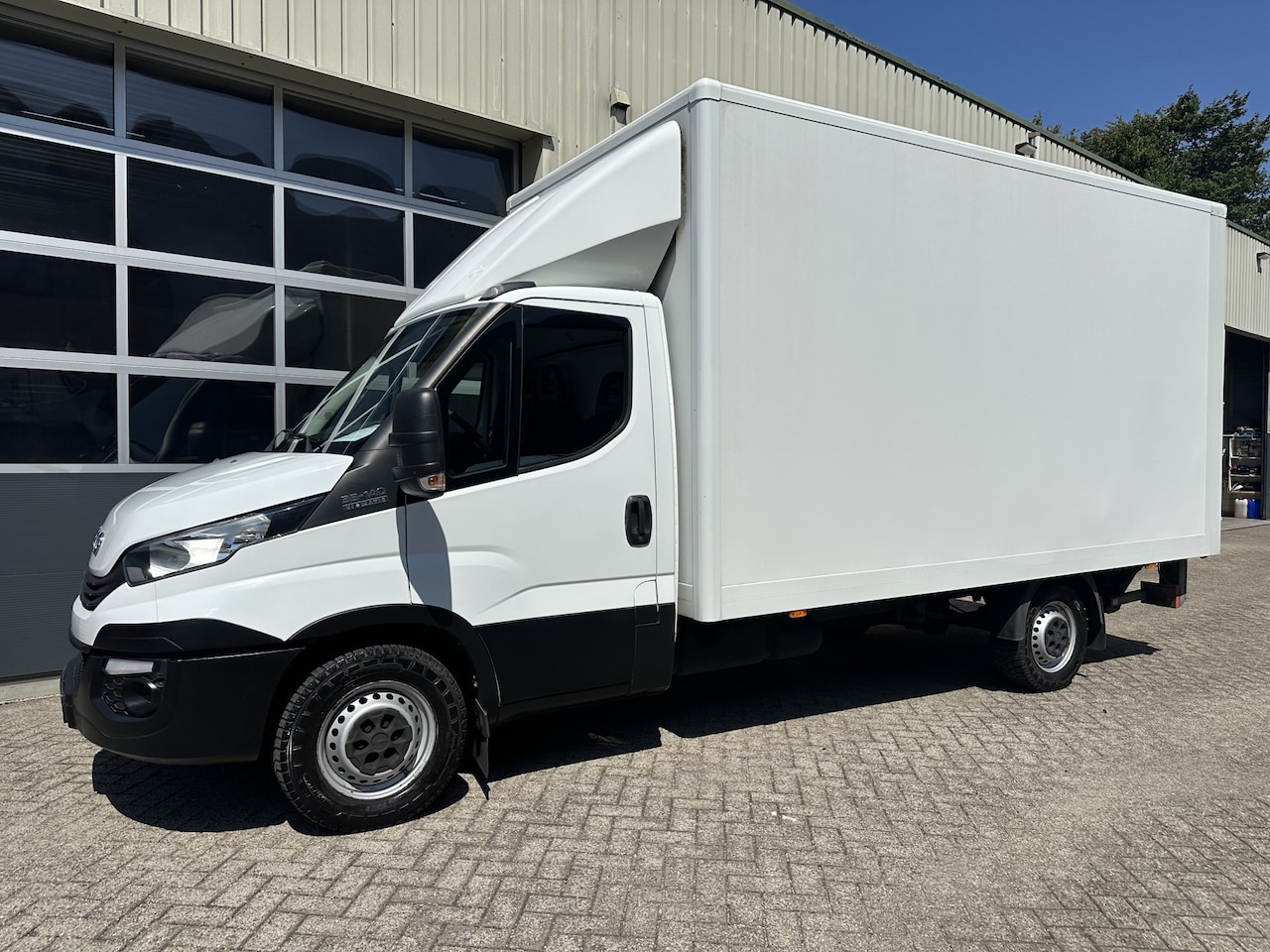 Iveco Daily - 35S14 2.3 Aut. Airco Bakwagen+Klep - AutoWereld.nl