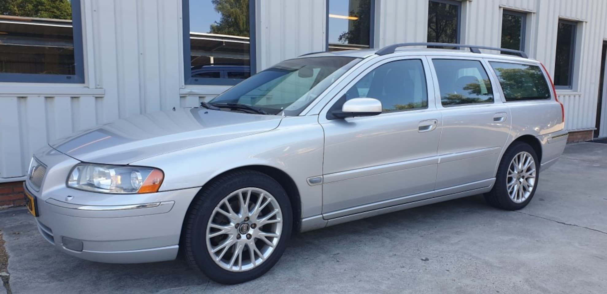 Volvo V70 - 2.5T Summum 2.5T  210 pk SUMMUM - AutoWereld.nl
