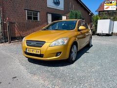 Kia Cee'd - 1.6 X-ecutive ( Airco + Cruise controle + Elektrische ramen )
