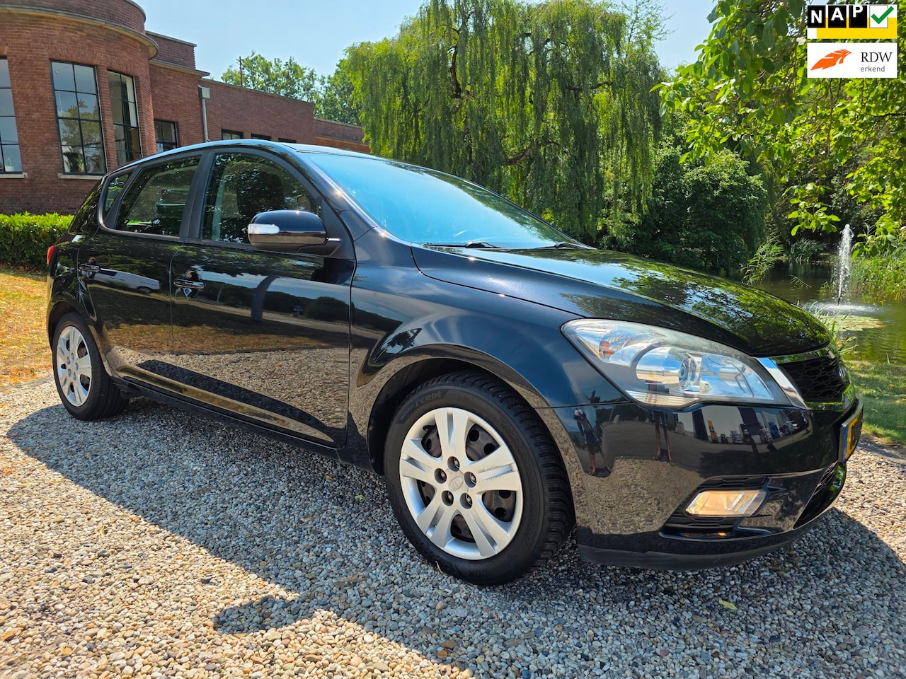 Kia Cee'd - 1.6 CVVT X-ecutive 5-deurs AIRCO/cruise - AutoWereld.nl