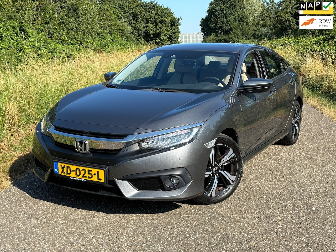 Honda Civic - 1.5 i-VTEC Executive Aut/Leder/Camera/Schuifdak - AutoWereld.nl