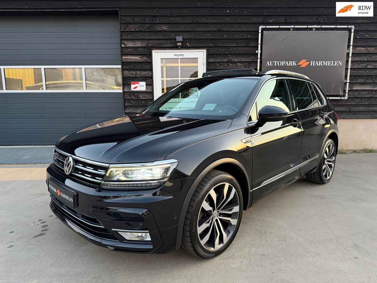Volkswagen Tiguan - 2.0 TSI 4Motion 3X R Line Pano Leder 360° - AutoWereld.nl