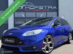 Ford Focus Wagon - 2.0 EcoBoost ST-2 Stoelverw 19inch UNIEK