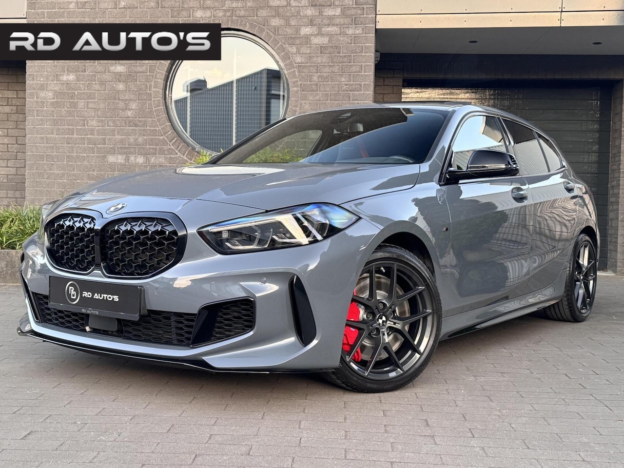 BMW 1-serie - M135i xDrive Edition Colorvision M Sport Pano HUD Camera - AutoWereld.nl