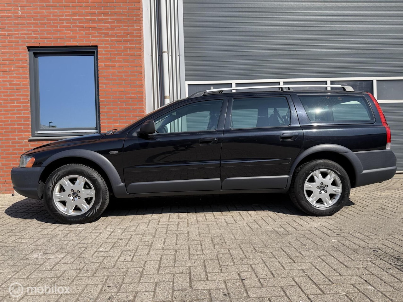 Volvo XC70 - 2.5T aut. Summum - s/k dak - 7-persoons - historie - AutoWereld.nl