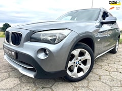 BMW X1 - 18i 5D NAP Airco Trekhaak Navi Parkeersensoren Elek.ramen APK Velgen