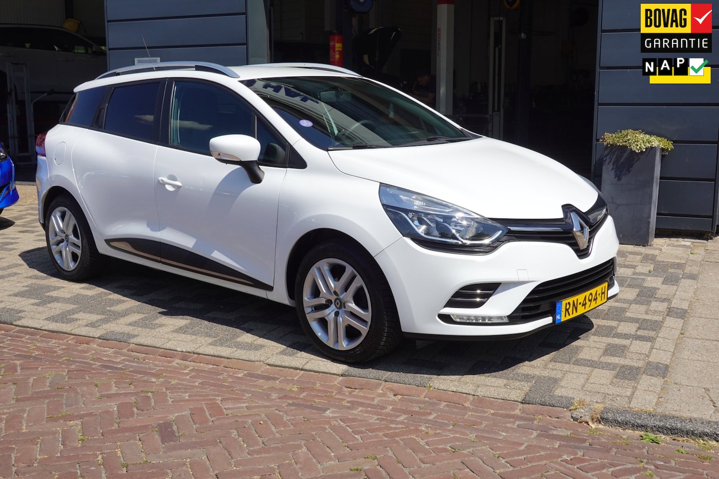 Renault Clio Estate - 0.9 TCe Zen incl groot onderhoud,nwe apk en 6 maanden bovag - AutoWereld.nl