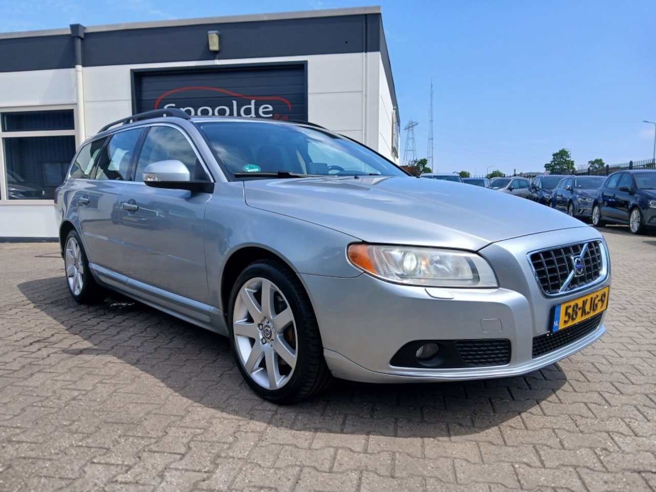 Volvo V70 - 2.4 D5 Automaat/Leer/185Pk - AutoWereld.nl