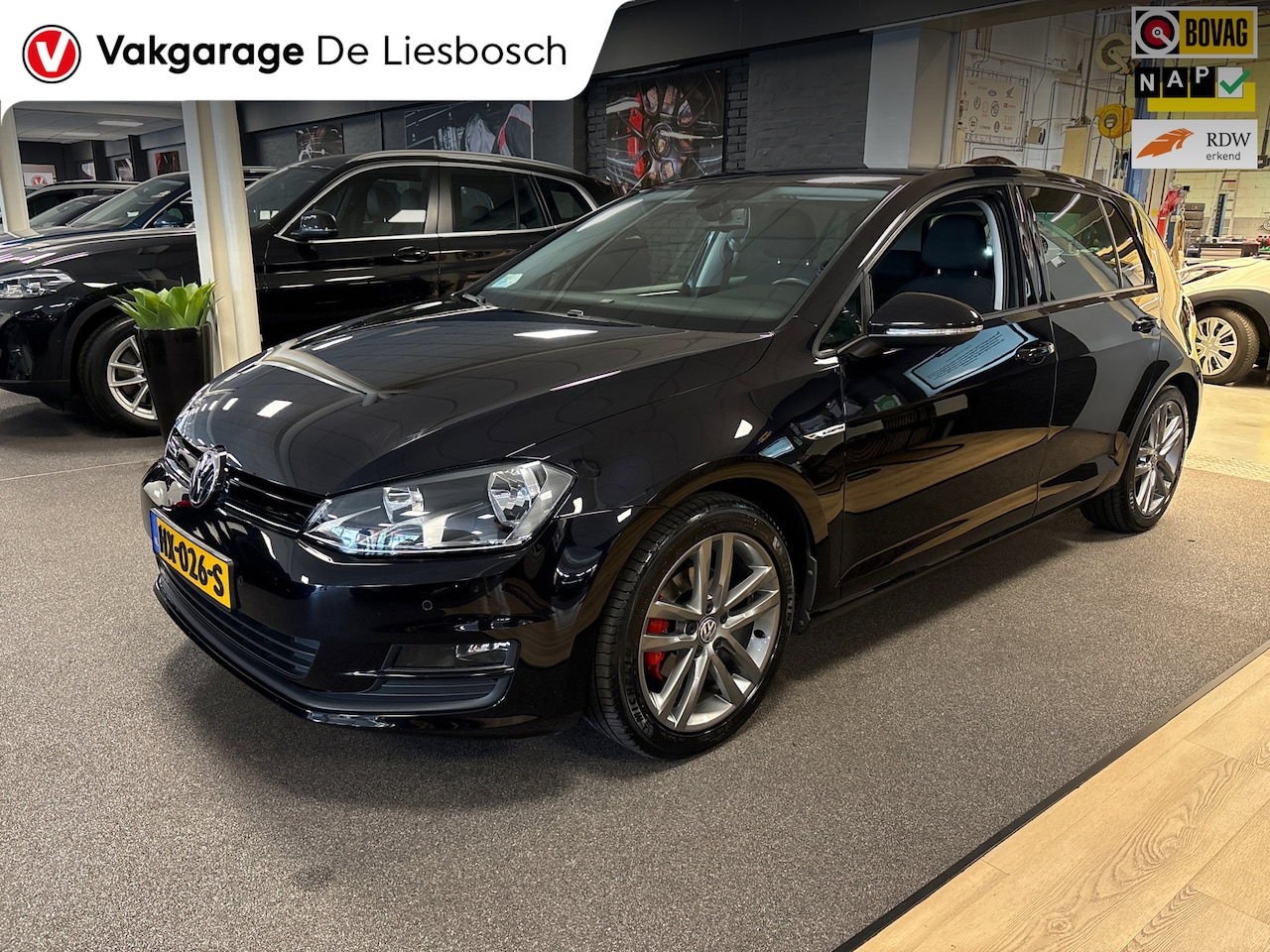 Volkswagen Golf - 1.0 TSI Business Edition Connected 1.0 TSI Business Edition Connected,navi,cruisec,boeken,afn trekhaak - AutoWereld.nl