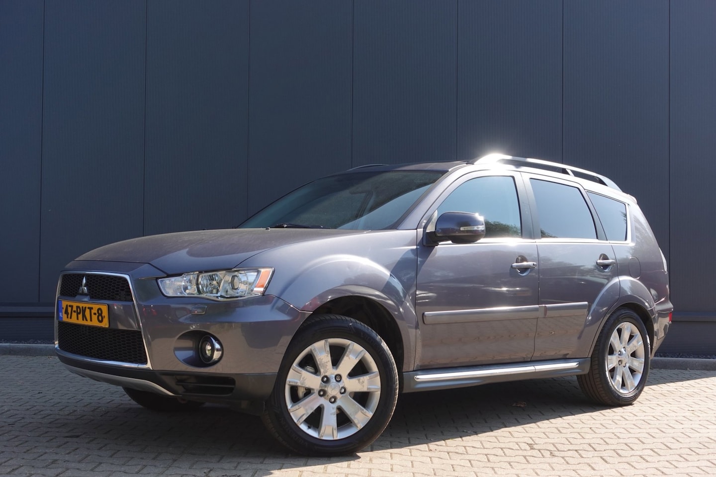 Mitsubishi Outlander - 2.0 Instyle NAVI/AUTOMAAT/SCHUIF-KANTEL - AutoWereld.nl