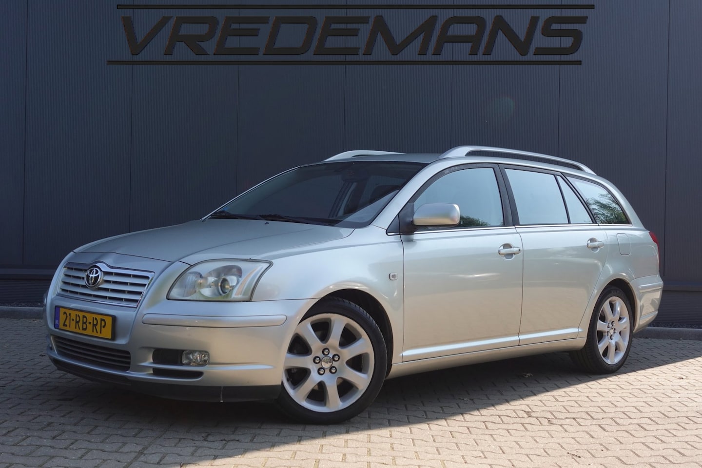 Toyota Avensis Wagon - 2.0 VVTi Linea Sol 2.0 VVTi Linea Sol - AutoWereld.nl