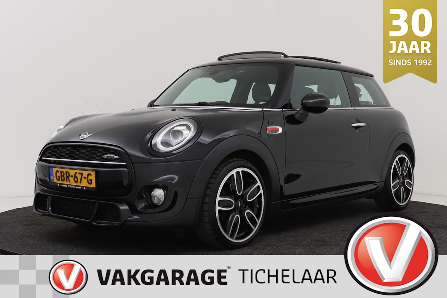 MINI 3-Deurs - 1.5 Cooper Chili | JCW Pakket | Panoramadak | CarPlay | Union Jack Lampen | Climate Contro - AutoWereld.nl