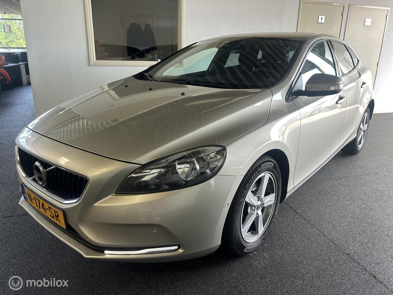 Volvo V40 - 2.0 D2 [ excellent condition! ] - AutoWereld.nl