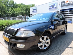 Skoda Octavia Combi - 1.6 FSI Ambiente Attractive Business